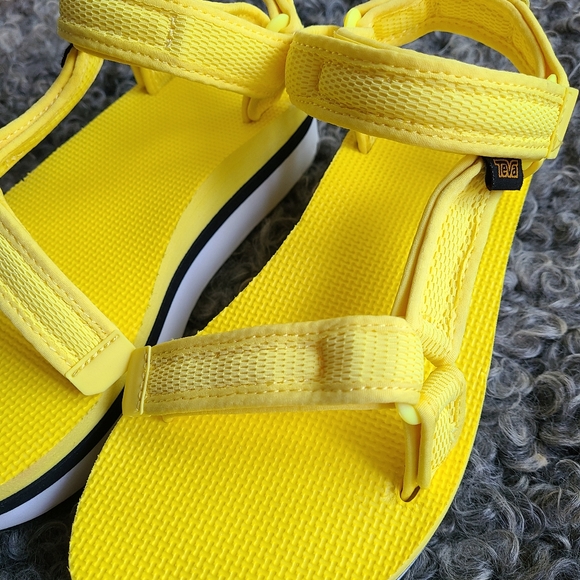 NWOT Teva Flatform Universal Mesh Print Limelight - Picture 5 of 9